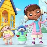 Игра Доктор Плюшева лепит снеговика