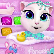 Игра Кошка Анжела принимает ванну